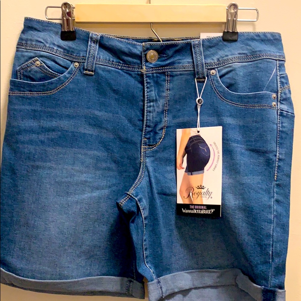 New royalty for me shorts with tags